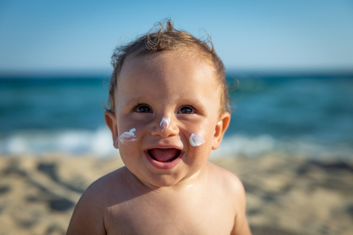 Protéger les Bébés et les Jeunes Enfants du Soleil : L'Importance de la Prévention Solaire